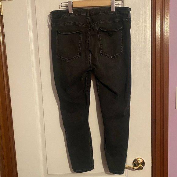 Guess Jeans - Picture 2 of 6